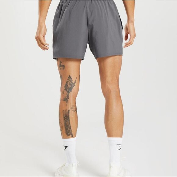 Gymshark ARRIVAL 5" SHORTS Size Medium in Silhouette Grey NWT and in packaging - Picture 2 of 7